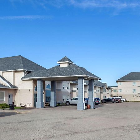 Quality Inn & Suites Edmonton International Airport Leduc Exterior photo