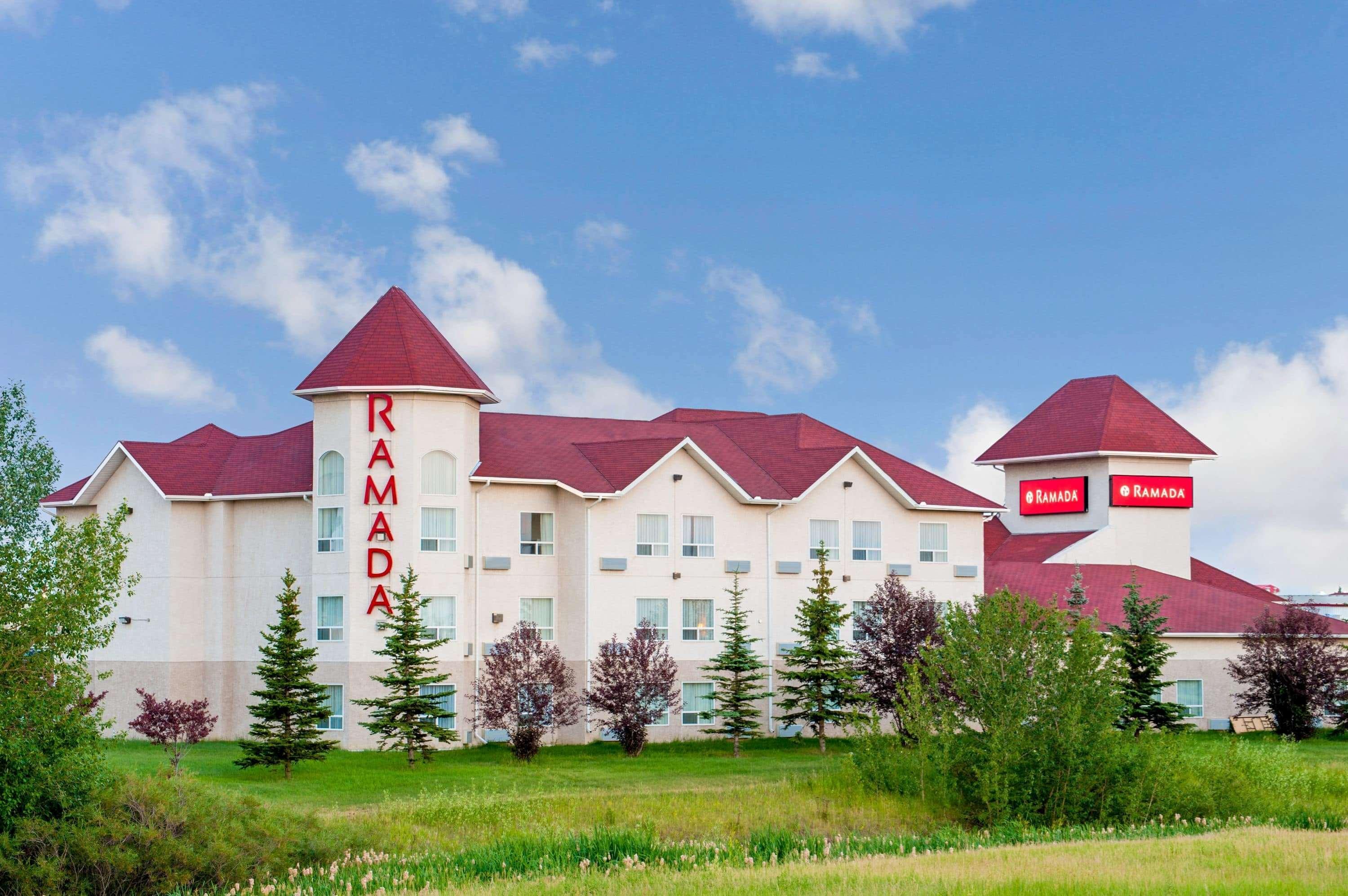 Quality Inn & Suites Edmonton International Airport Leduc Exterior photo