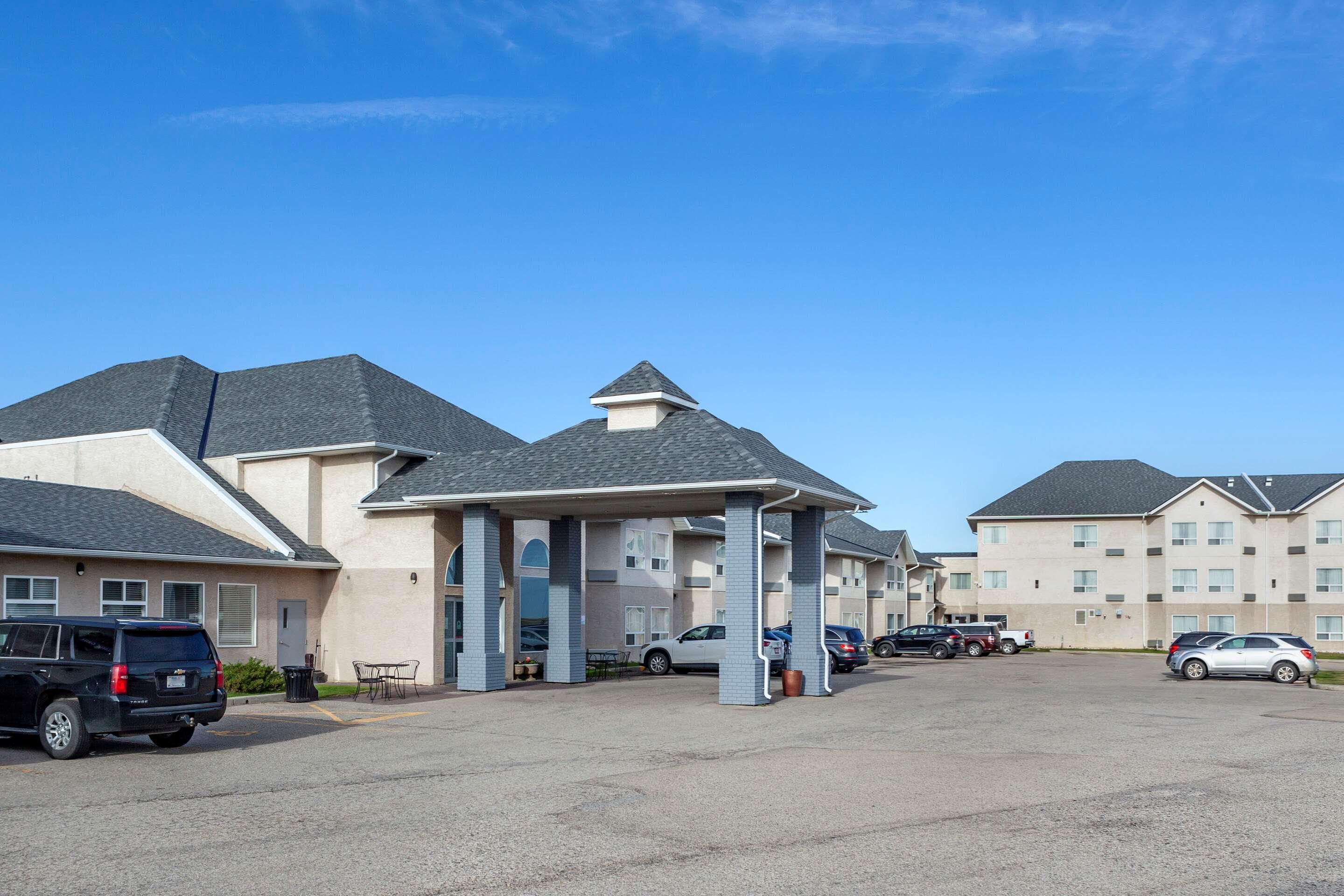 Quality Inn & Suites Edmonton International Airport Leduc Exterior photo